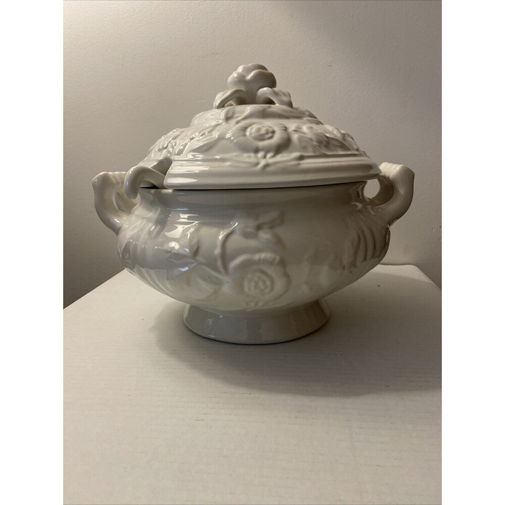Rare Olaria De Alcobaca Portuguese Flower Embossed Soup Tureen